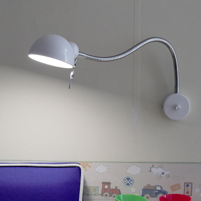 Frendorf | 1 Glühbirne Dome Shade Wandlampe mit flexiblem Arm Vintage Chrom/Weiß Metallic Wandleuchte für Nachttisch