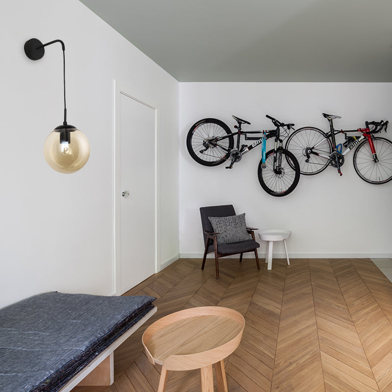 Frendorf | 1 Licht Globus Wandlamp Lichtarmatuur Industriel Amber Glas Wandlamp in Zwart/Brass voor Woonkamer