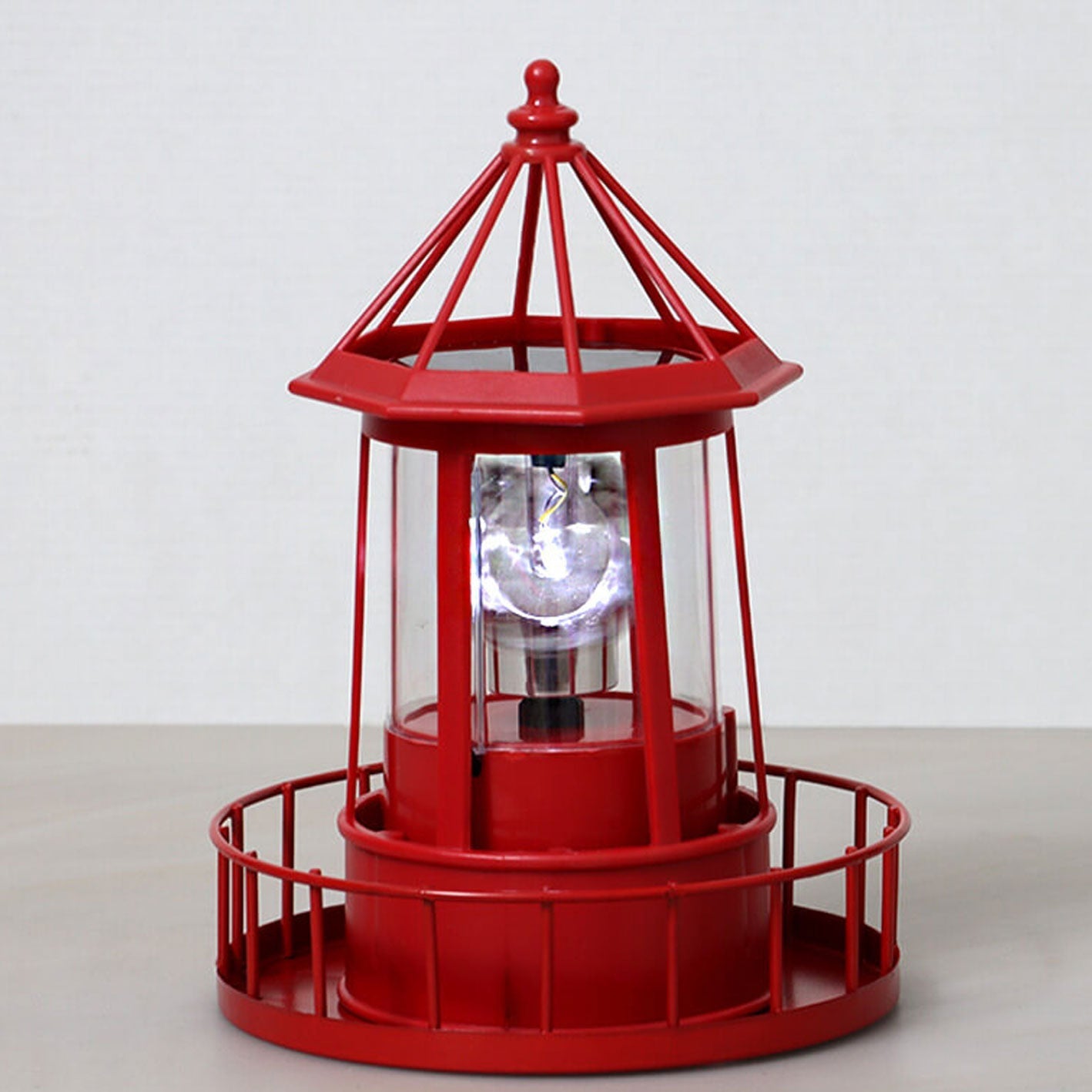 Kreative Solar rotierende Turm Harz Hardware LED Garten Dekoration Landschaft Licht