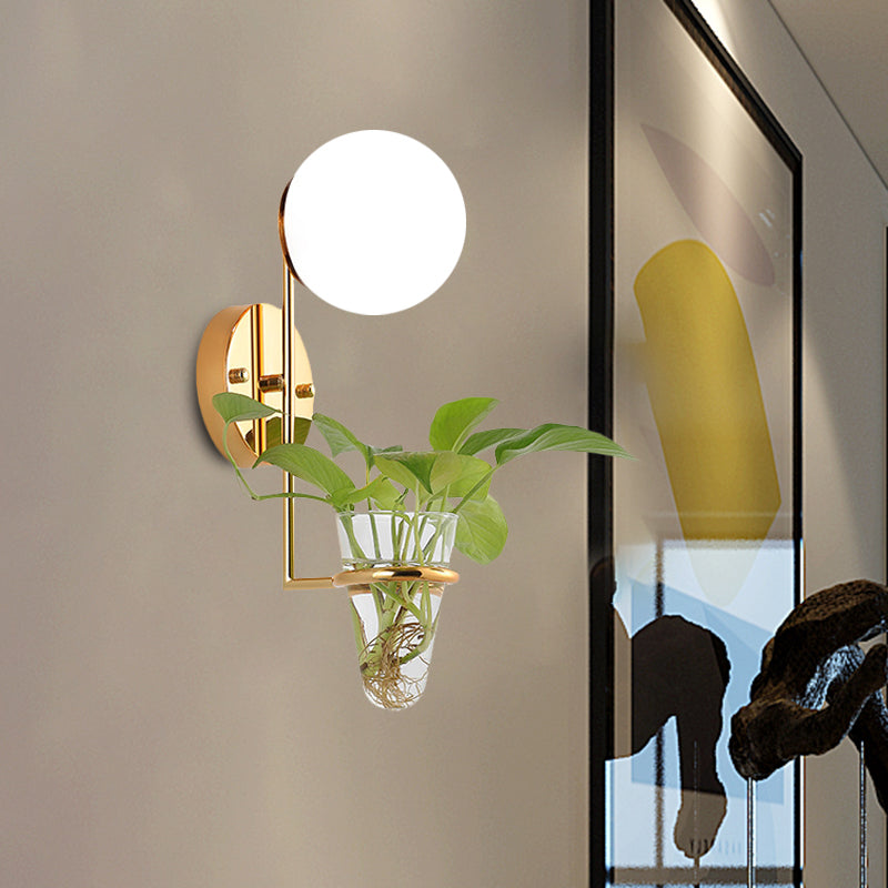 Frendorf | 1 Glühbirne Wandlampe Industrie Global Creme/Rauchgrau Glas Wandlicht in Schwarz/Gold mit klarem Glas Pflanzenbecher