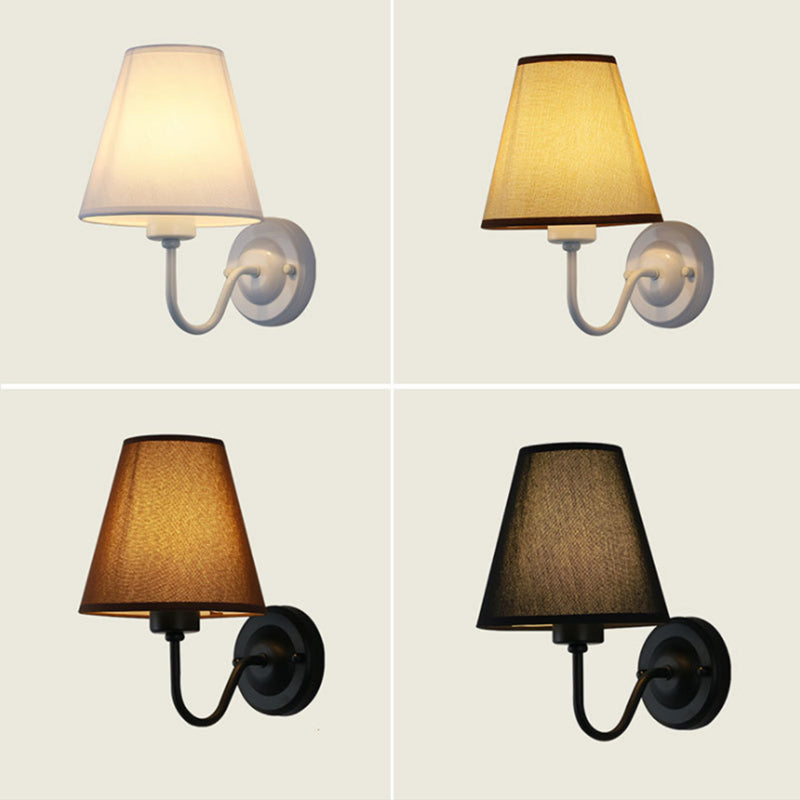 Frendorf | Schwarz/Braun/Beige Cone Wandlampe Nordic 1-Licht Stoff Wandbeleuchtung mit gebogenem Arm in Schwarz/Weiß