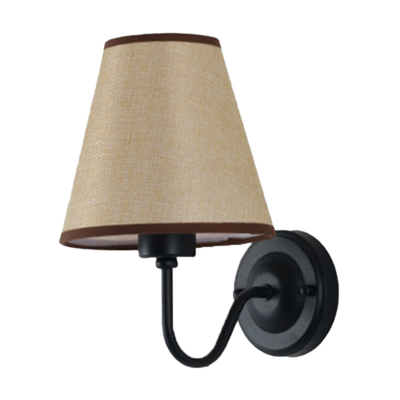Frendorf | Schwarz/Braun/Beige Cone Wandlampe Nordic 1-Licht Stoff Wandbeleuchtung mit gebogenem Arm in Schwarz/Weiß