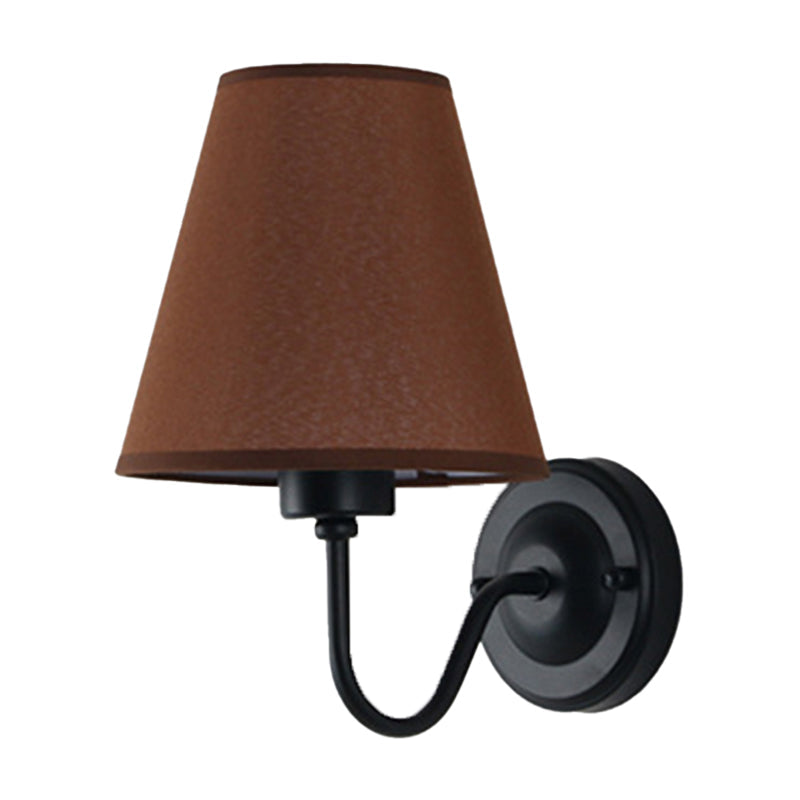 Frendorf | Schwarz/Braun/Beige Cone Wandlampe Nordic 1-Licht Stoff Wandbeleuchtung mit gebogenem Arm in Schwarz/Weiß