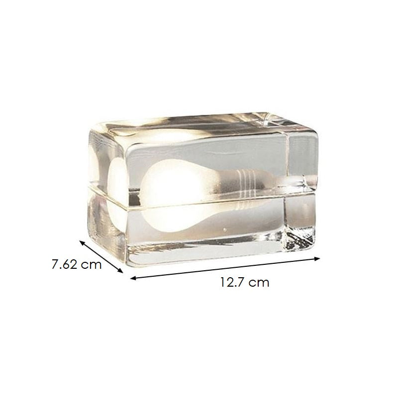 BrightCube – Minimalistische Tischleuchte mit transparentem Glaswürfel