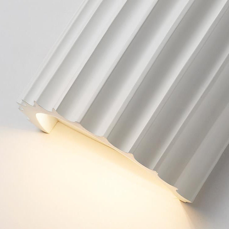 Zeitgenössische skandinavische Harz-Halbsäulen-Wandleuchte mit 2 Lichtern für den Flur