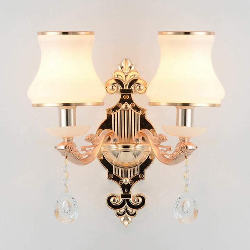 Frendorf | Ausladende weiße Glaswandlampe Minimalistische Wohnzimmer Wandleuchte mit Tropfen-Glaskristall