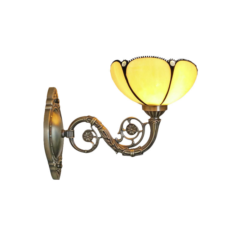Frendorf | Bronze 1 Licht Wandsconce Licht Barok Beigekleurige Glazen Gekartelde Wandlamp met Gebogen Arm