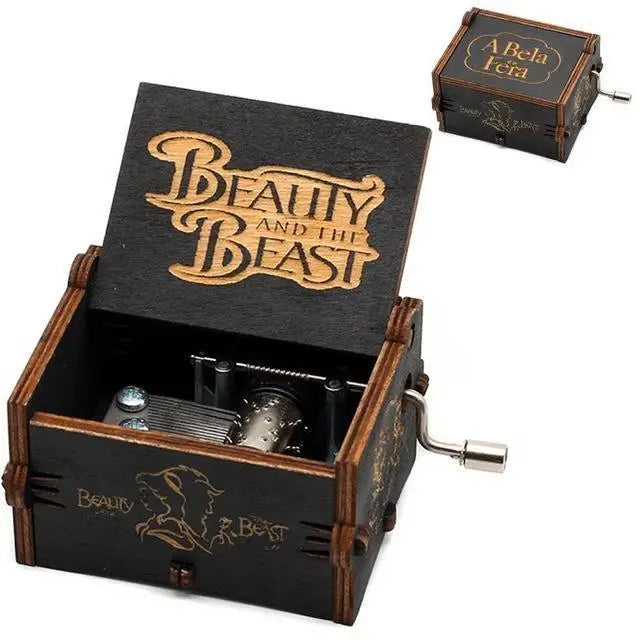 Neueste Design Anime Howl's Moving Castle Musikthema Antik geschnitzte Holz Handkurbel Musikbox Kinderspielzeug Weihnachtsgeschenk