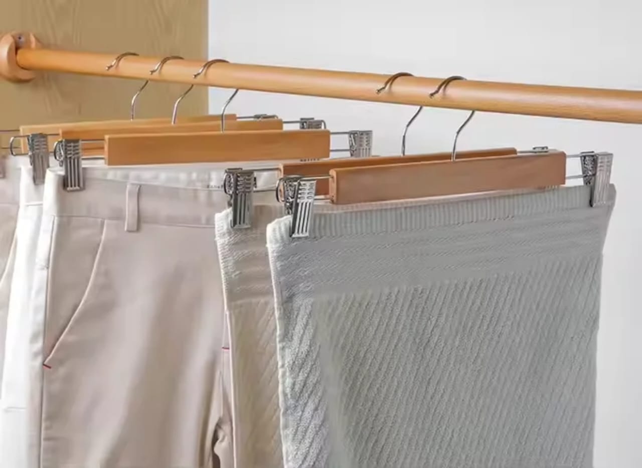 Frendorf | Holzkleiderbügel 10 Stück mit Clips