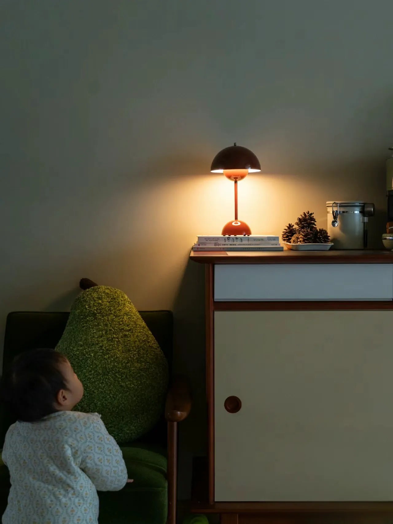 Pilzlampe im ikonischen Design | Schreibtischlampe mit LED-Lichtpanel