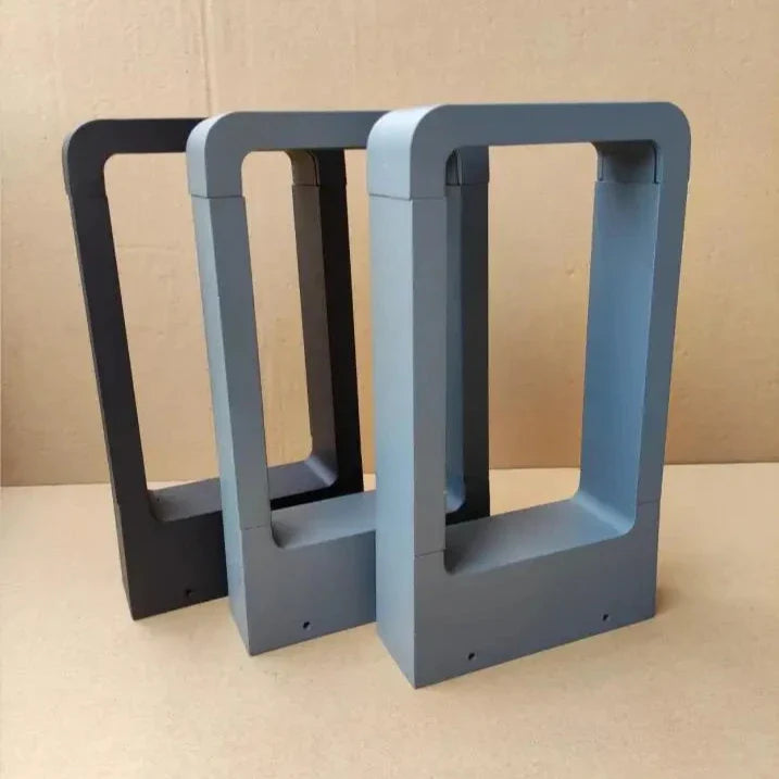 AluGlanz – Moderne Aluminium-Stehlampe