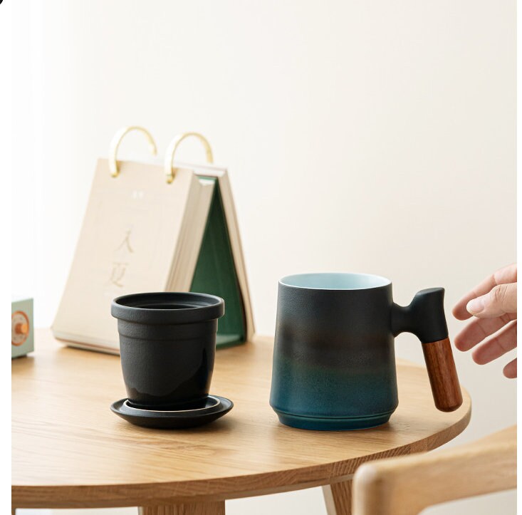 Japanische handgefertigte Keramik-Teetasse-Set mit Sieb und Deckel