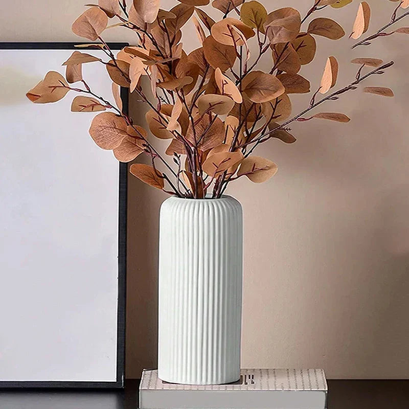 Frendorf | LineaForm Moderne Keramikvase – Künstlerische Streifen Dekoration