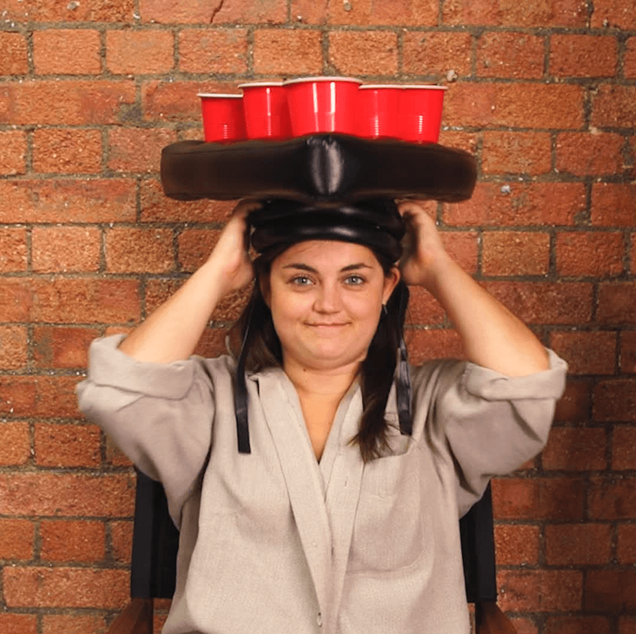 Frendorf | Aufblasbarer Bier Pong Hut