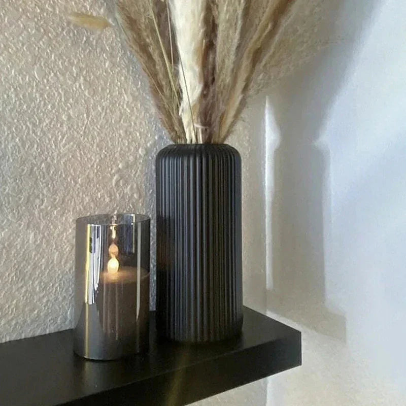 Frendorf | LineaForm Moderne Keramikvase – Künstlerische Streifen Dekoration