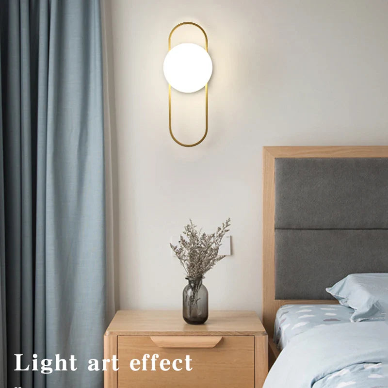 Frendorf | Innenglasball-LED-Wandleuchte – Moderne Wandleuchte mit G9 9W Birne für Schlafzimmer, Küche und Wohnzimmer - Schwarz & Gold Design