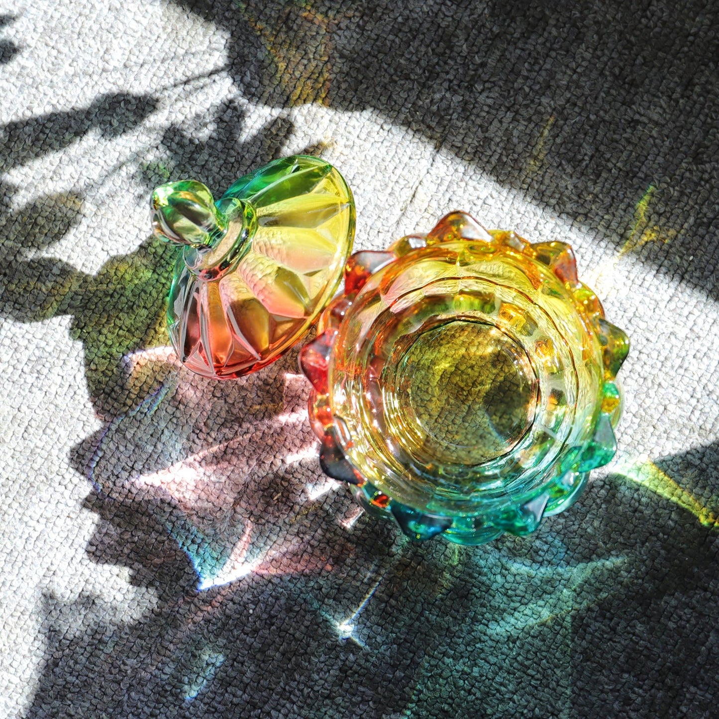 Iridescente Zuckerdose mit Deckel