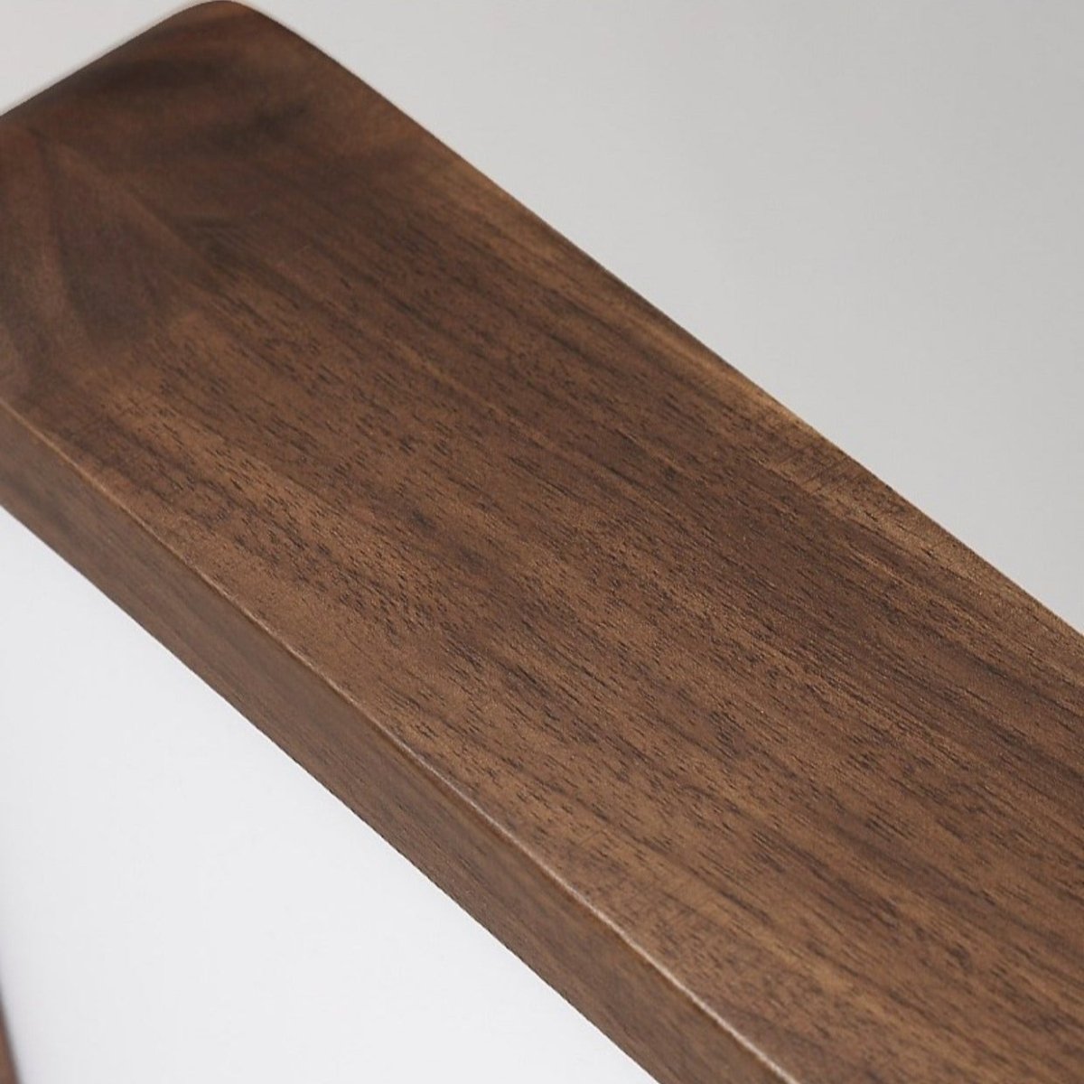 Frendorf | Beleuchten Sie Ihr Interieur mit der amerikanischen Nussbaum-Deckenleuchte