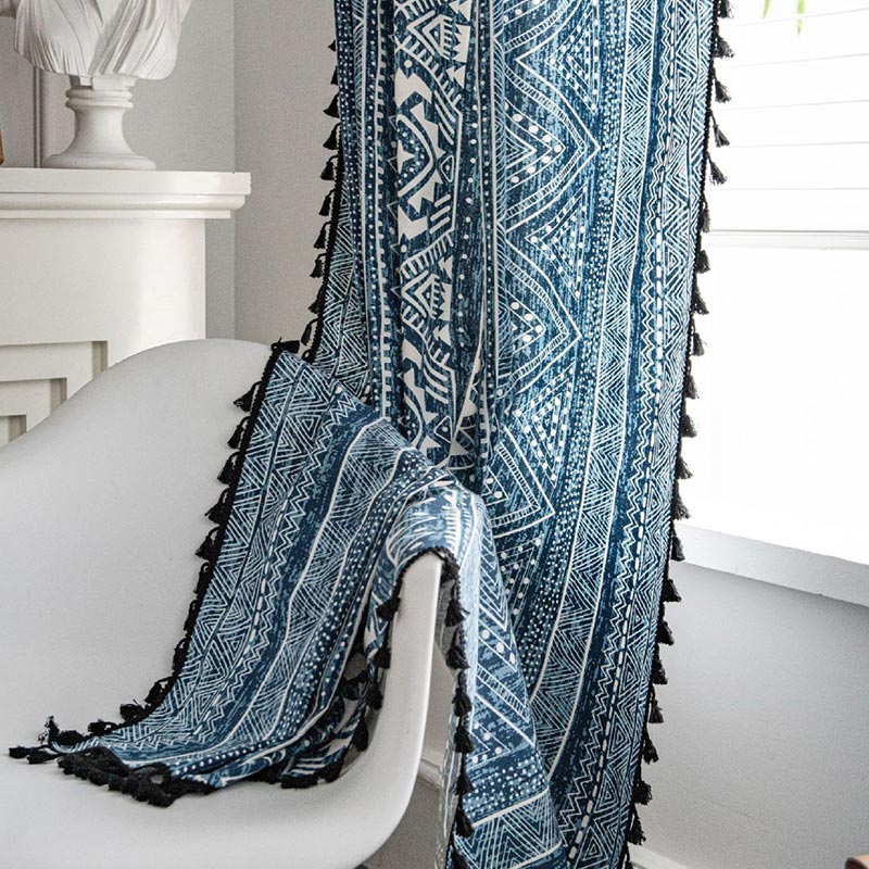 Blaue geometrische Muster lichtfilternder Vorhang