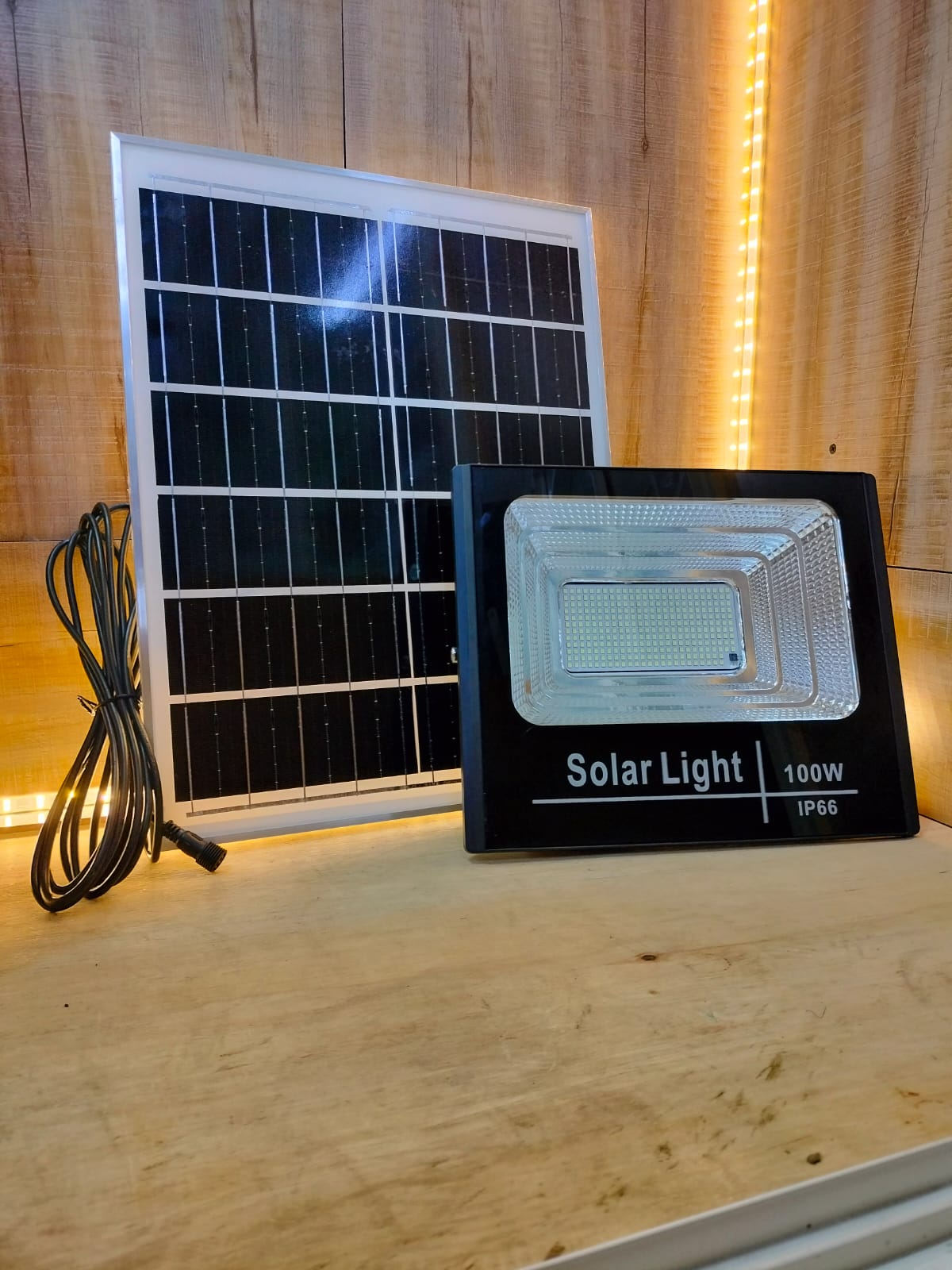 Frendorf | 100W Solar-Flutlichtscheinwerfer