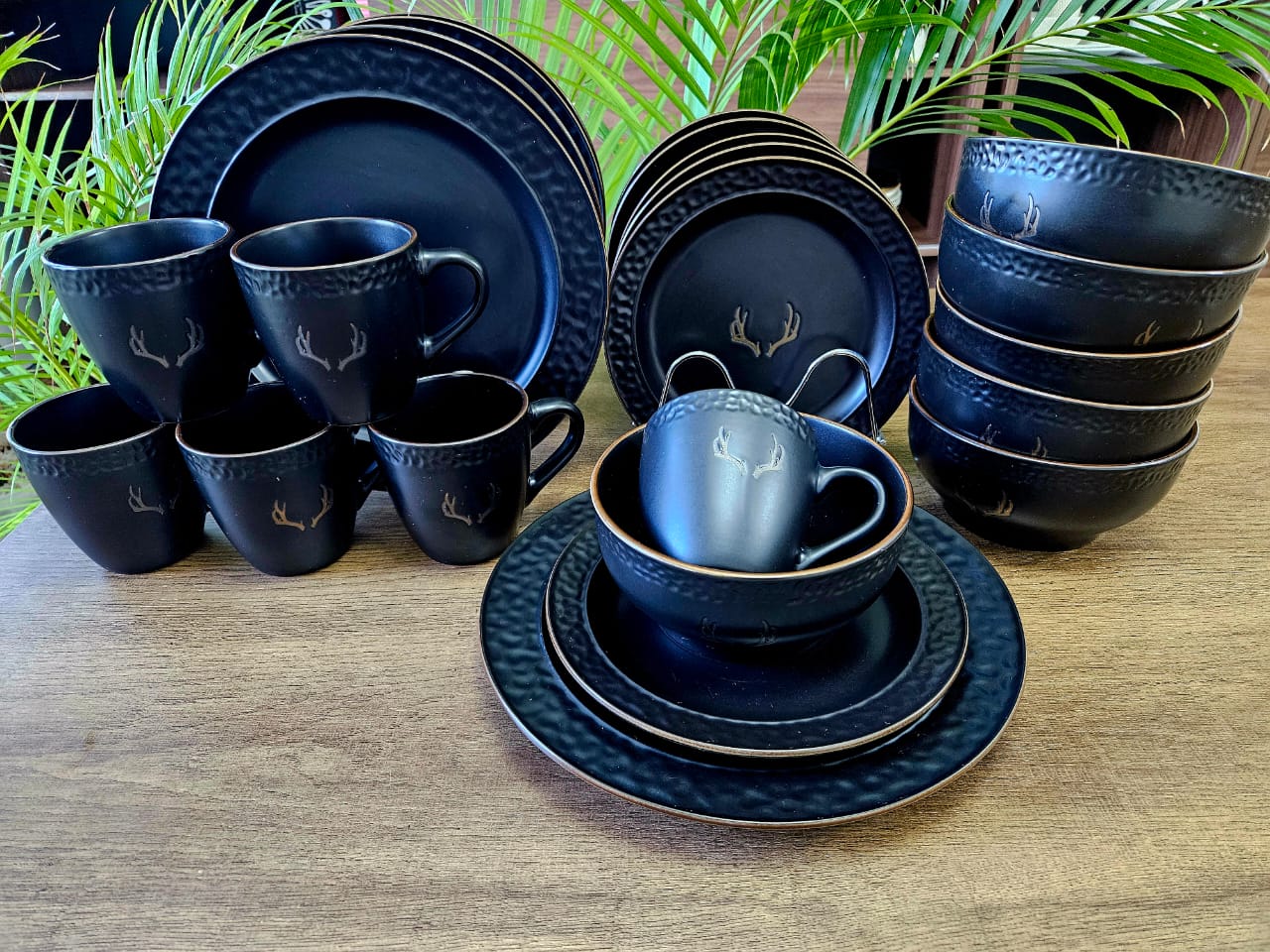 Frendorf | 24-teiliges schwarzes Dinner-Set