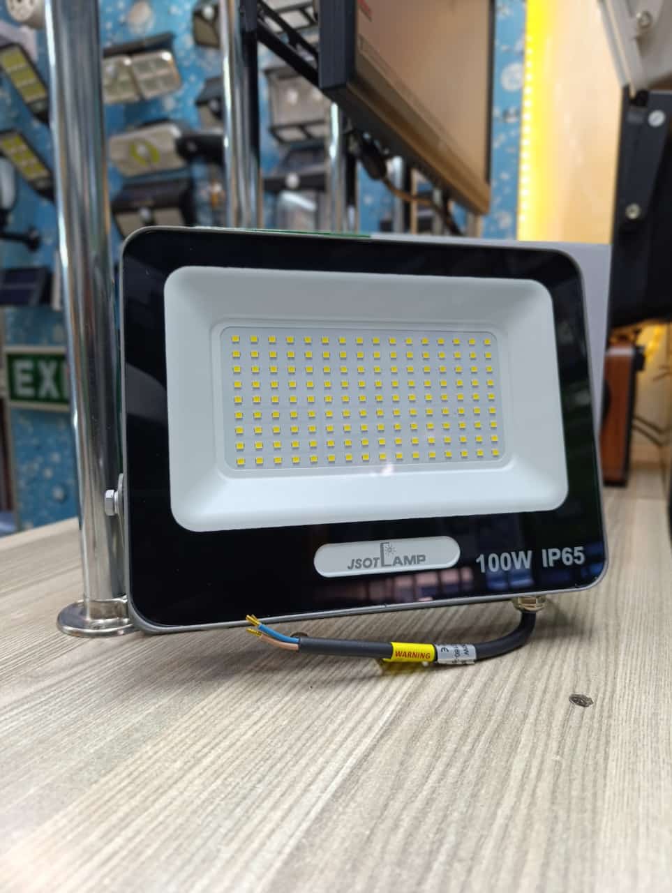 Frendorf | 100W Flutlichtanlagen