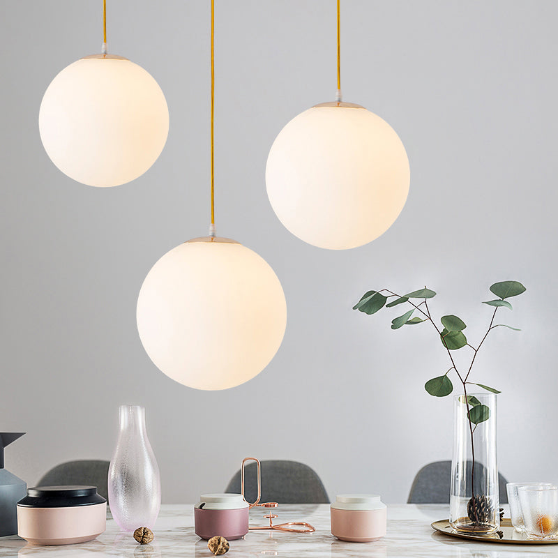 Globe Milky Glass Hängelampe Minimalistische 1-Licht Gold Pendelleuchte für Esszimmer
