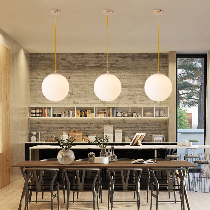 Globe Milky Glass Hängelampe Minimalistische 1-Licht Gold Pendelleuchte für Esszimmer