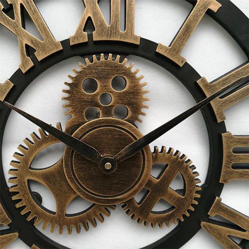 Wanduhr im Industriestil