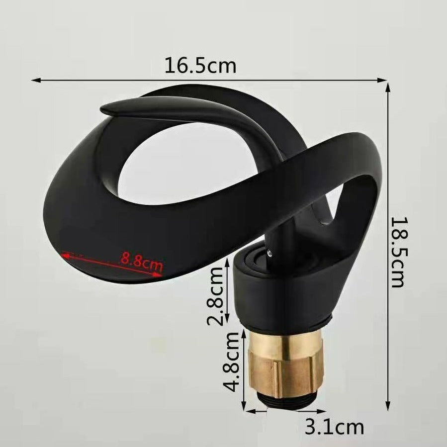 Moderne gebogene Badezimmerarmatur