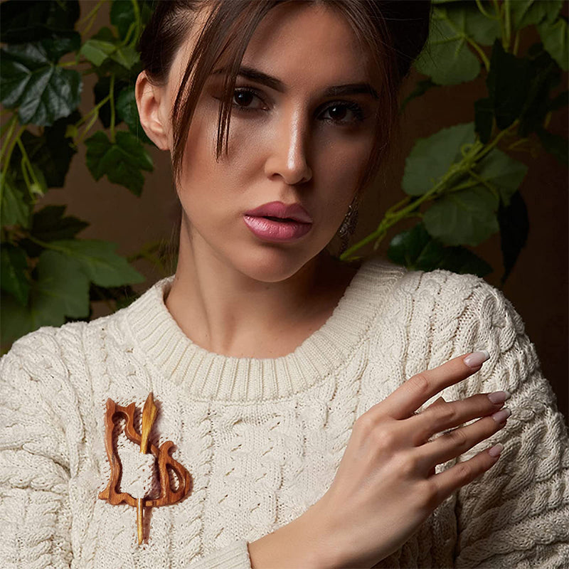 Frendorf | Brosche mit Holz-Tiermuster