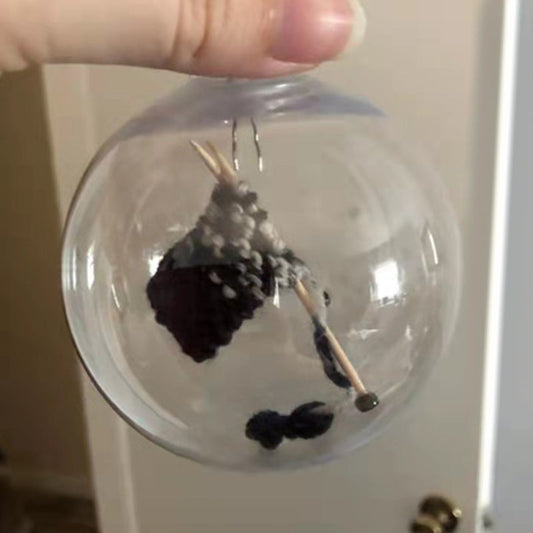 Frendorf Weihnachts-Strickball-Ornament | "Work in Progress" Deko für Stricker & Häkler (Acryl)