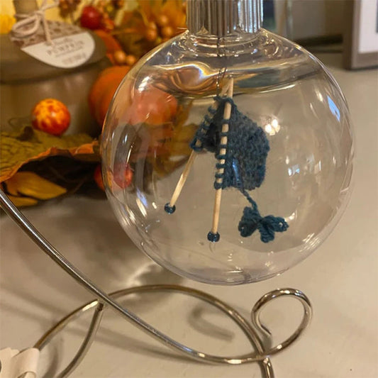 Frendorf Weihnachts-Strickball-Ornament | "Work in Progress" Deko für Stricker & Häkler (Acryl)