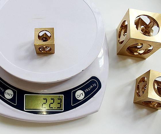 Frendorf | Messing Handgefertigte Drehbearbeitung Quadratischer Geist Ball