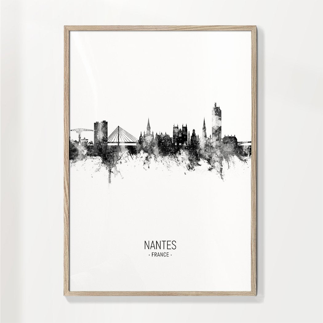 Nantes Skyline black and white