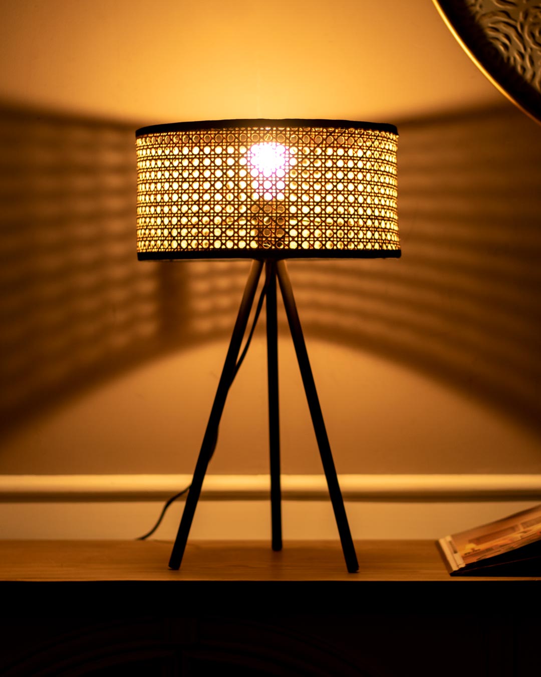Frendorf | ZyraLume LED Tischlampe mit Holznetzschirm | Modernes Design | Perfekt für Zuhause & Büro