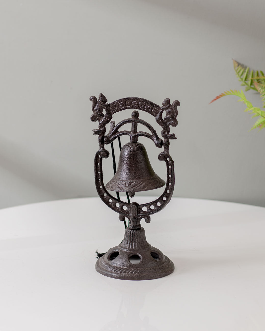 Frendorf | BellCharm Rustikale Gusseisen Tischglocke | Nostalgisches Design | Dekoration & Funktion für Zuhause