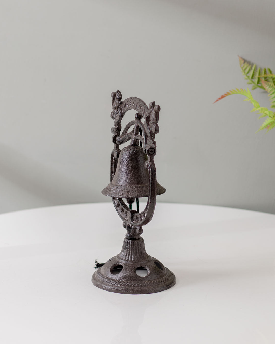 Frendorf | BellCharm Rustikale Gusseisen Tischglocke | Nostalgisches Design | Dekoration & Funktion für Zuhause