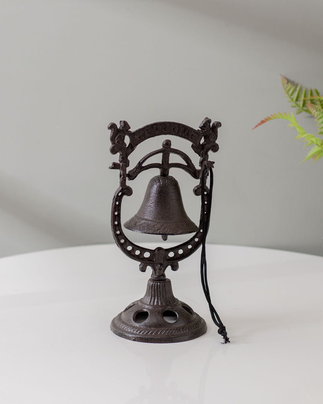 Frendorf | BellCharm Rustikale Gusseisen Tischglocke | Nostalgisches Design | Dekoration & Funktion für Zuhause