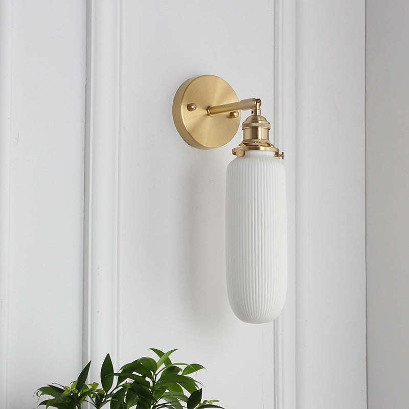 Frendorf | BrassGlow Japanische Retro Wandleuchte | Minimalistisches Design | Zylinder Oval | Messing & Lucite | 1-flammig