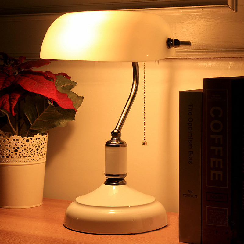 Traditionelle chinesische rechteckige antike Bank Metall Glas 1-Licht Tischlampe für Schlafzimmer