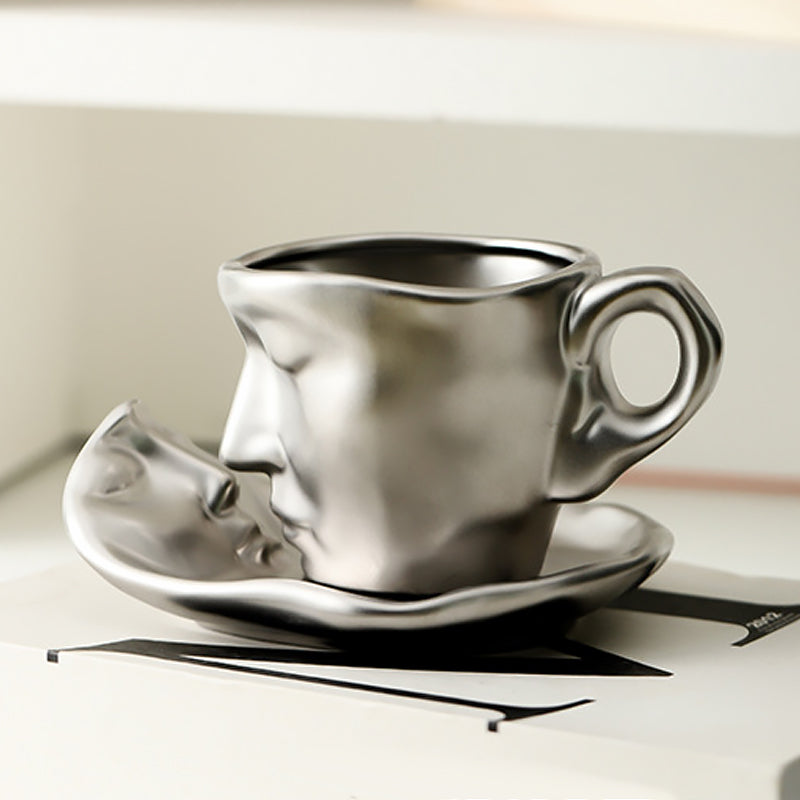 Frendorf | Metal Touching Face Kreative Keramische Kiss Kaffee Becher, Künstlerisches Vibe Becher & Untertasse Set