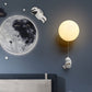 Frendorf | AstroLuxe Kreatives Astronaut Wandlampe | Eisen- und Harzdesign | Einzigartige Beleuchtung für Schlafzimmer | Stimmungslicht