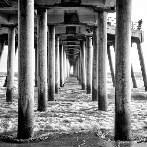 Schwarz California - Unter dem Huntington Beach Pier II