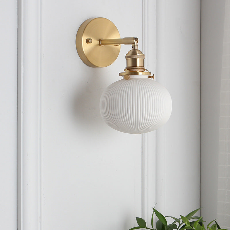 Frendorf | BrassGlow Japanische Retro Wandleuchte | Minimalistisches Design | Zylinder Oval | Messing & Lucite | 1-flammig