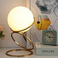 Frendorf | SpiraLume Kreative Tischlampe | Glas-Kugeldesign | Spiralfuß | Moderne Beleuchtung für Zuhause