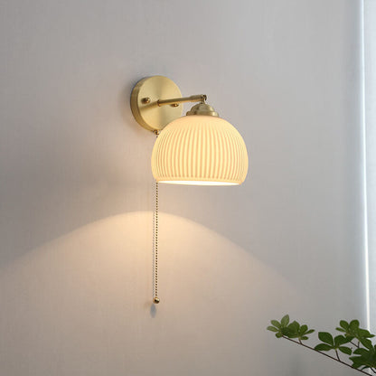 Frendorf | ScandiLume Nordic Wandleuchte mit Zugschalter | Milchglas & Messing Design | Strahlendes Stimmungslicht für Ihr Zuhause