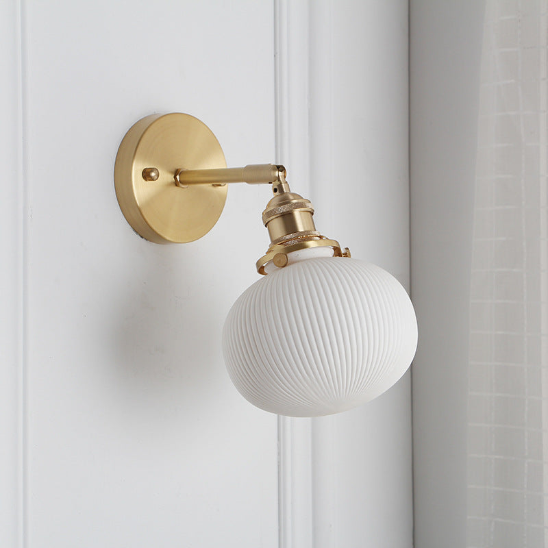 Frendorf | BrassGlow Japanische Retro Wandleuchte | Minimalistisches Design | Zylinder Oval | Messing & Lucite | 1-flammig