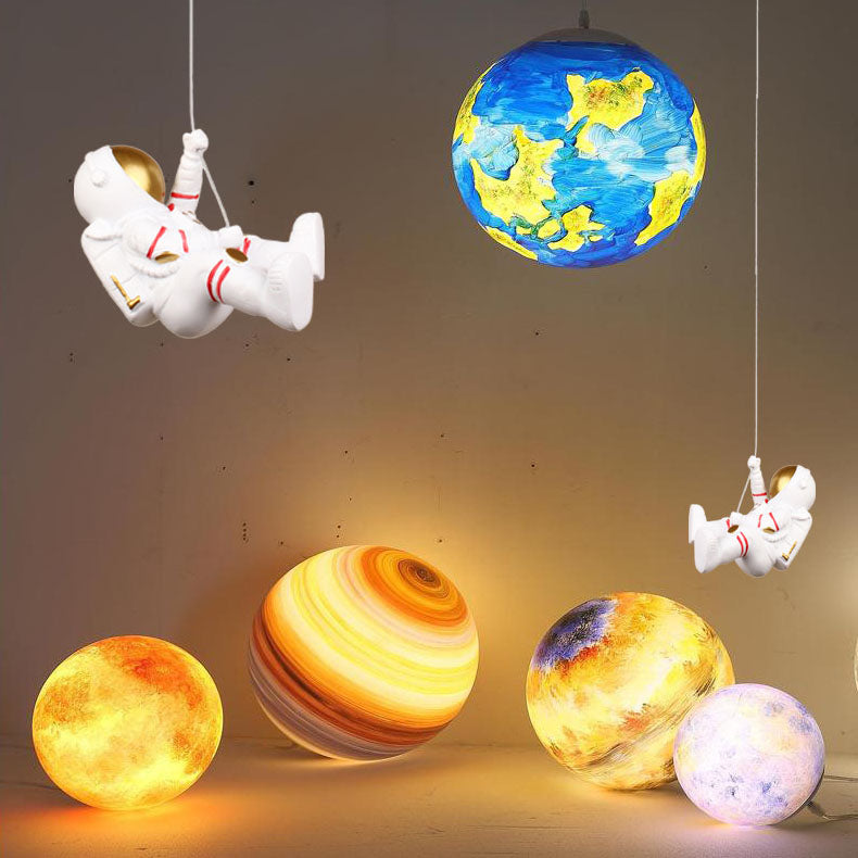 Frendorf | AstroMoon Kinder LED Pendelleuchte | Kreatives Astronautendesign | Mondlicht | Stimmungsvolle Beleuchtung