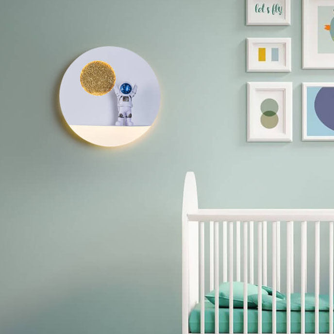 Zeitgenössische kreative Eisenharz runde Astronaut LED Wandleuchte Lampe für Schlafzimmer